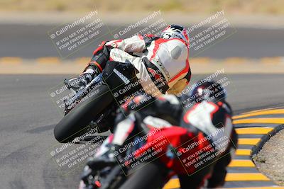 media/Oct-08-2022-SoCal Trackdays (Sat) [[1fc3beec89]]/Turn 11 Backside (1145am)/